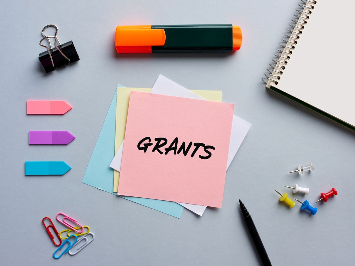 sticky notes with the word grants written on it